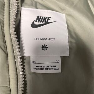 Nike Therma-Fit Jacket in Light Gray